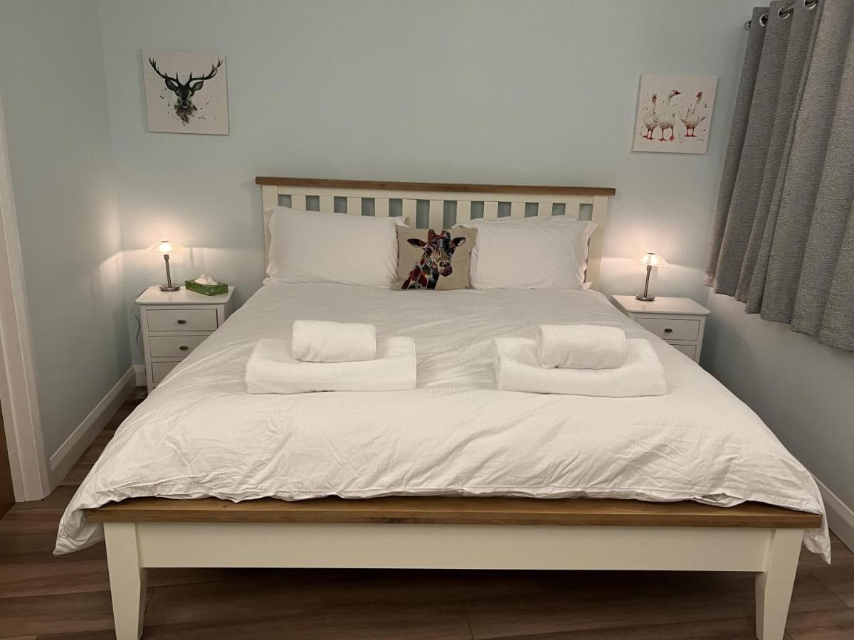 Charming Woodland Lodge 2 Person 1 Bedroom Great Yarmouth Bagian luar foto