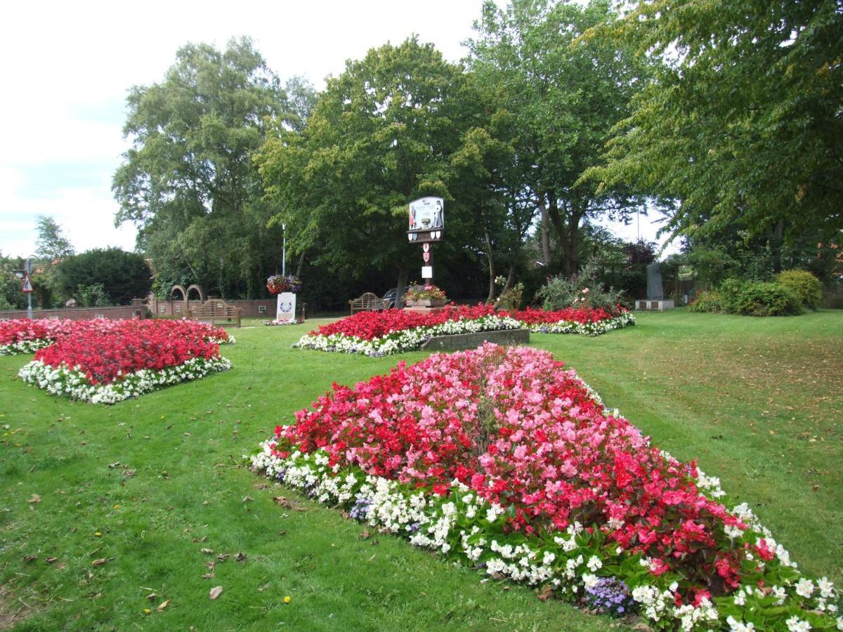 Charming Woodland Lodge 2 Person 1 Bedroom Great Yarmouth Bagian luar foto