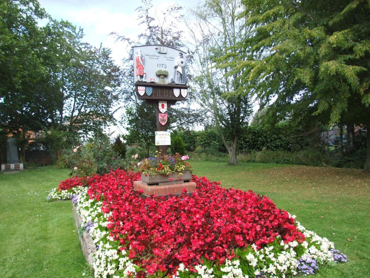 Charming Woodland Lodge 2 Person 1 Bedroom Great Yarmouth Bagian luar foto